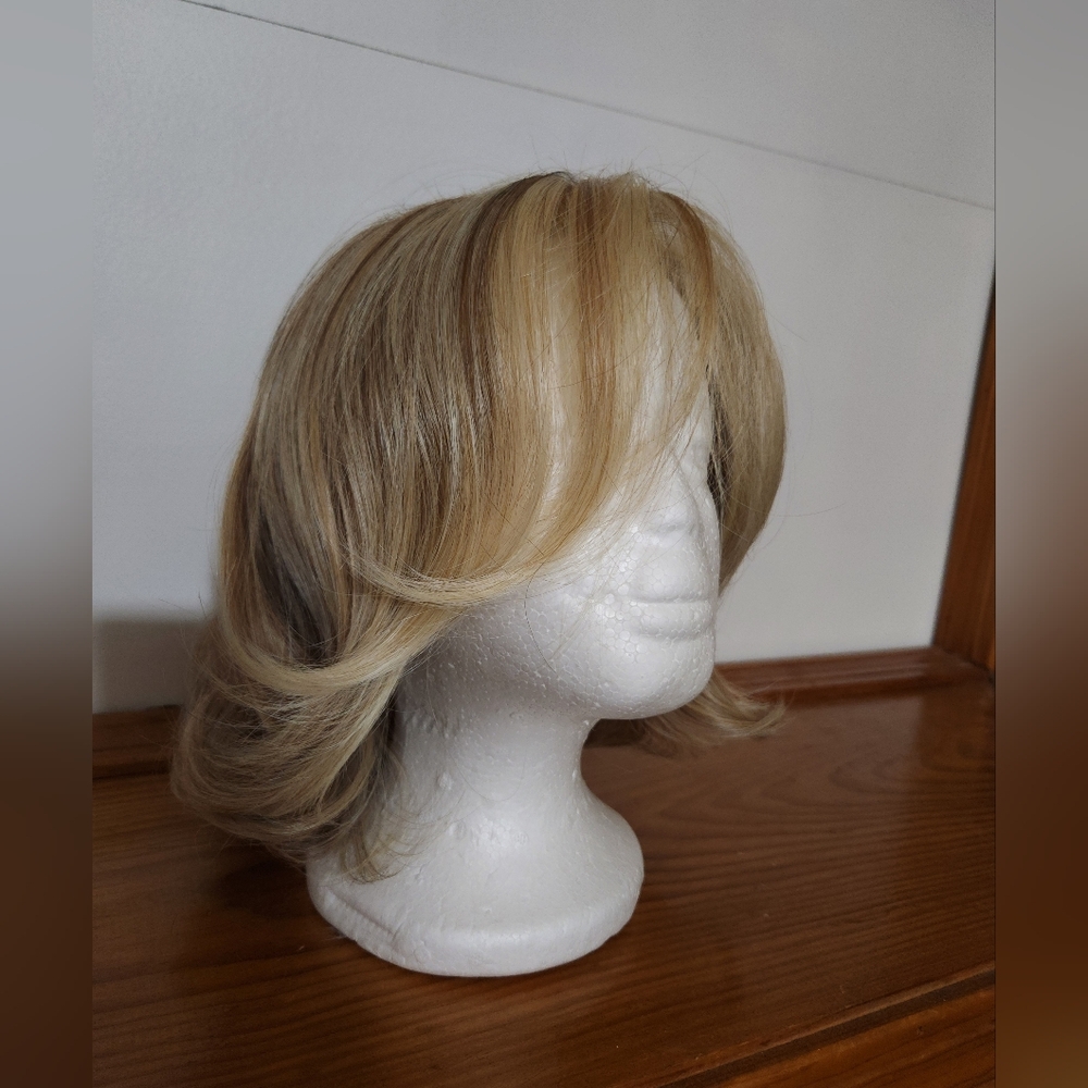 Soft Layered Light Blonde Synthetic Wig with Side-Swept Bangs - Picture 2 of 6